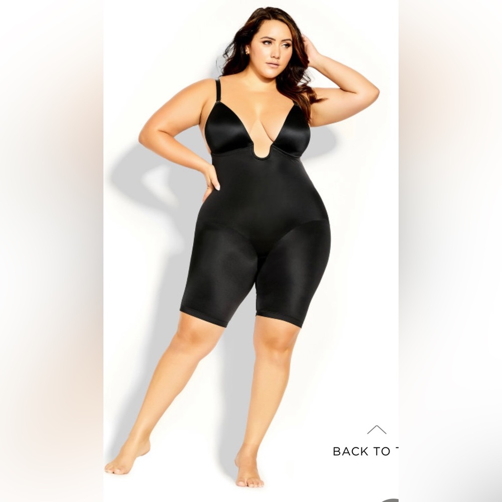 NWT Smooth & Chic Plunge Bodyshaper - black